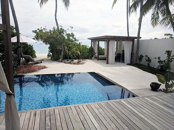 200 Meter Pool Maldives : Fairmont Maldives Launches Must See Underwater Eco Art Installation Vendom - Most other maldives water villas are at least 50% larger and many are many times larger.